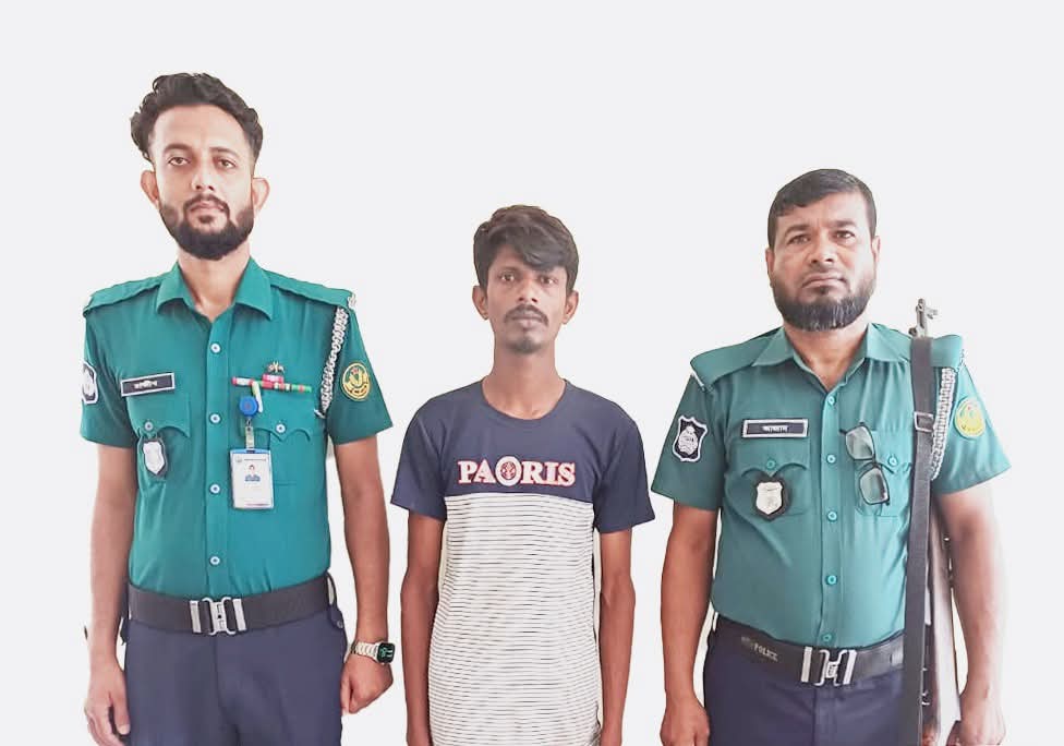 বোয়ালিয়া থানা পুলিশের অভিযানে সাড়ে ১০ লক্ষ টাকা ছিনতাইয়ের ঘটনার এক আসামি গ্রেপ্তার।